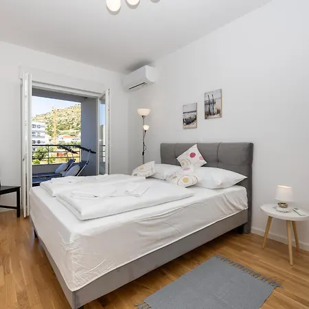 Daire 2 Bedroom Awesome In Seget Donji