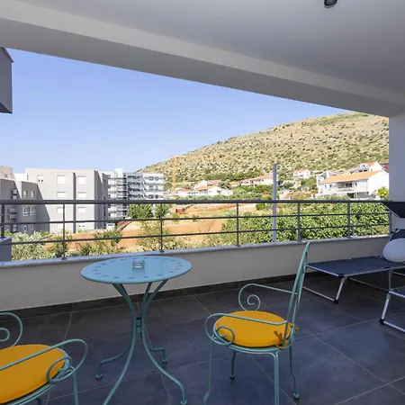 Daire 2 Bedroom Awesome In Seget Donji