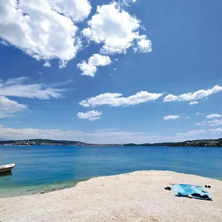 2 Bedroom Awesome In Seget Donji Daire