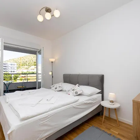 2 Bedroom Awesome In Seget Donji