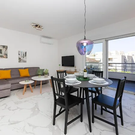 2 Bedroom Awesome In Seget Donji Daire