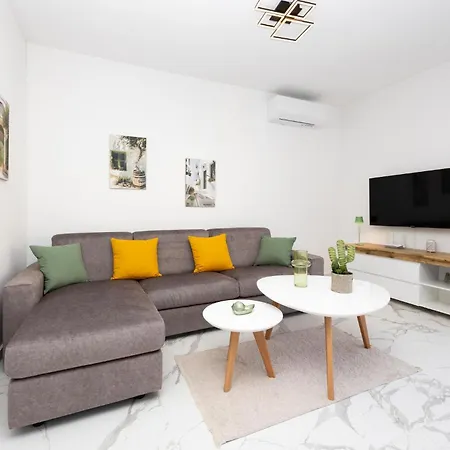 Daire 2 Bedroom Awesome In Seget Donji