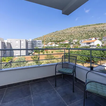 2 Bedroom Awesome In Seget Donji *